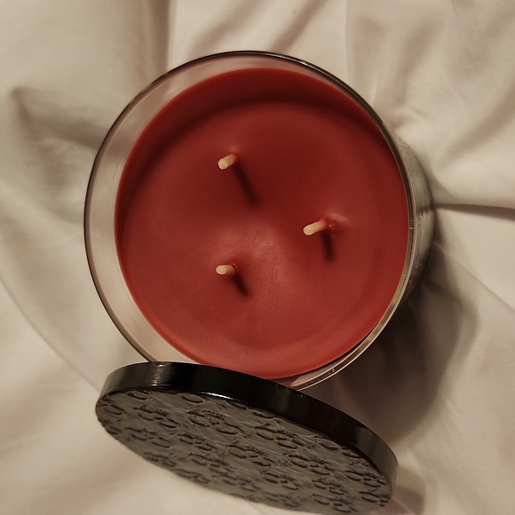 BNWT Bath and Body Works Vampire Blood candle - Picture 3 of 4